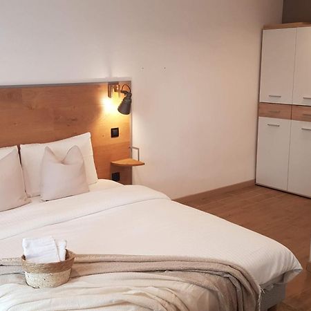 Independant Room In Vetheuil Exterior photo